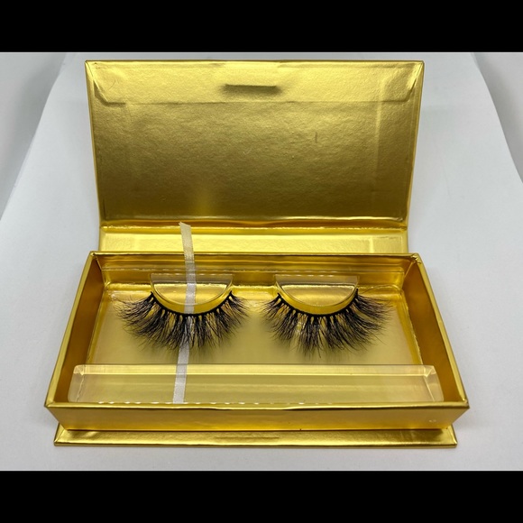 JHaley Beauty LLC Luxury Mink Lashes - Picture 2 of 10